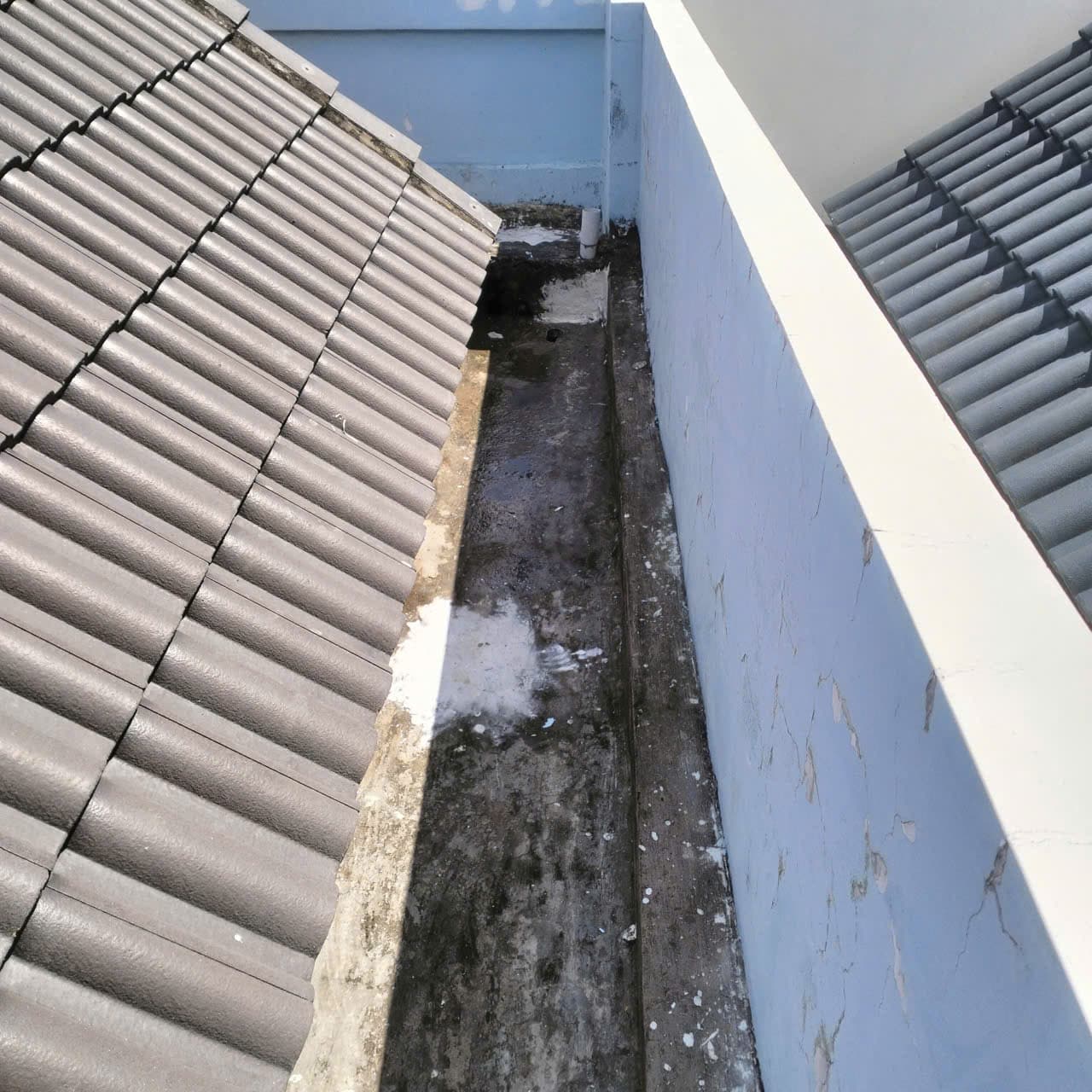 5 dấu hiệu sân thượng đang thấm và cách xử lý trước mùa mưa